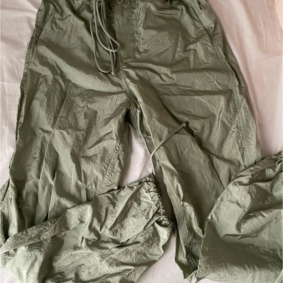 PacSun Pants - Women’s Olive Green Parachute Pants